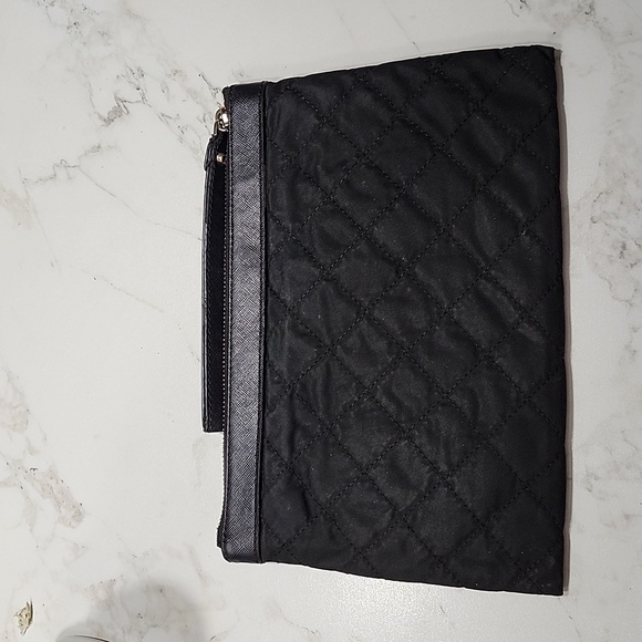 MICHAEL KORS ~ Kieran Quilted XL Zip Clutch - Picture 3 of 6
